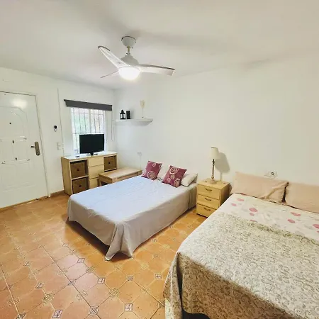 Holiday home Estudio Adosado Con Jardin Y Parking Privado